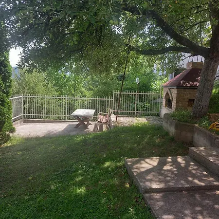 Garden Apartment *